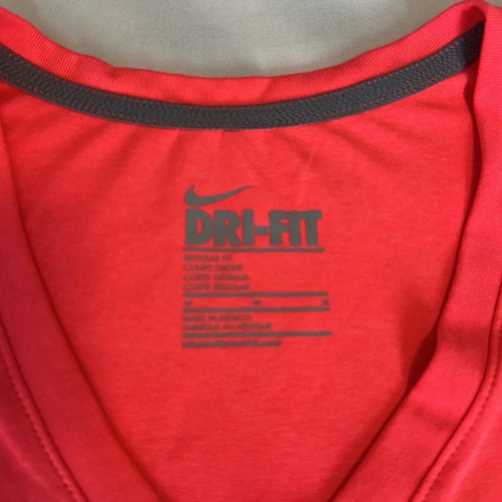 Nike Dri Fit Regular Fit Women's Tee Size Medium